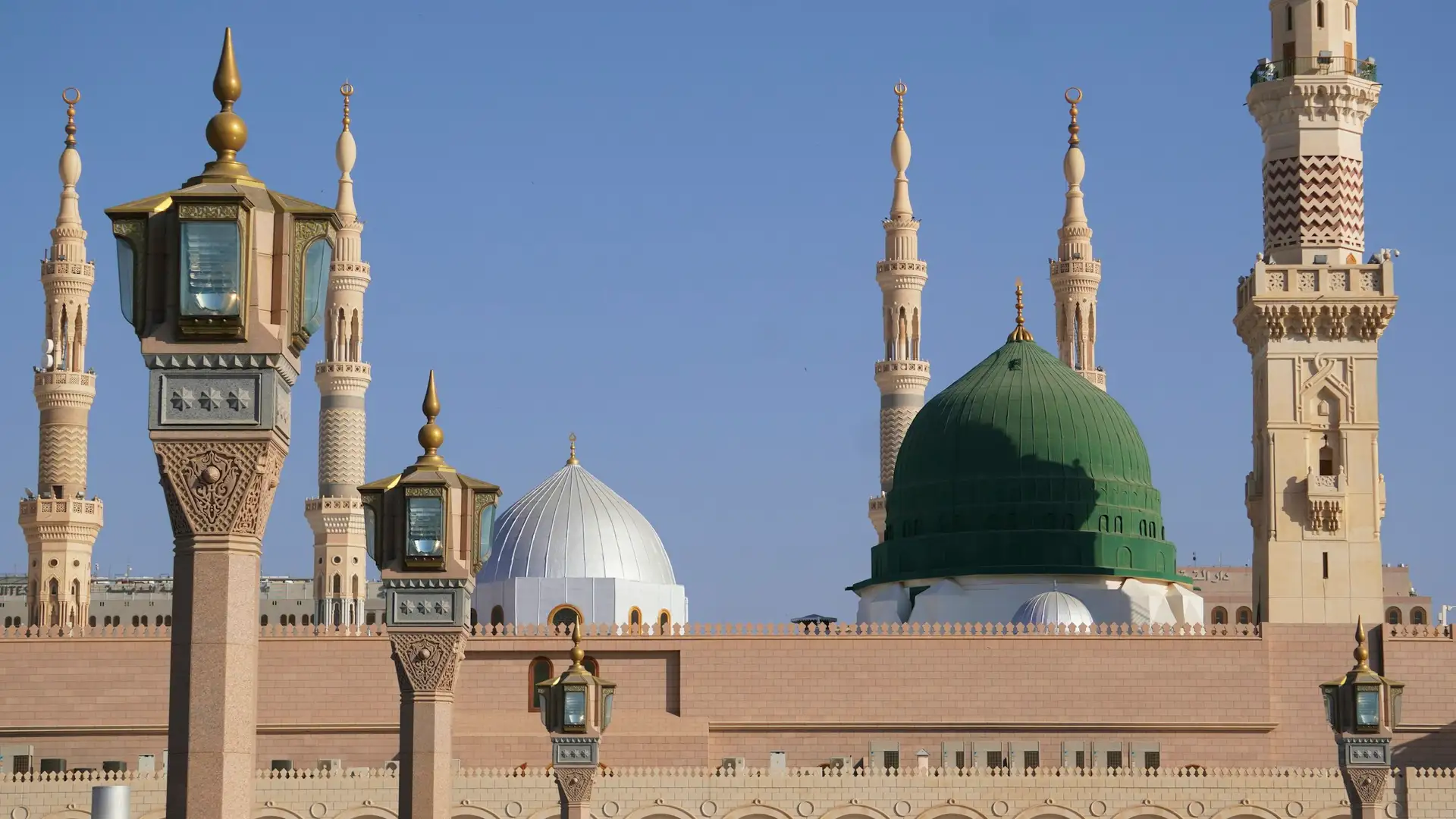 The Green Dome between the minarets of the Prophet’s Mosque