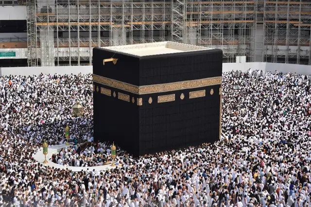 The Kaaba at the centre of the courtyard of Masjid al-Haram